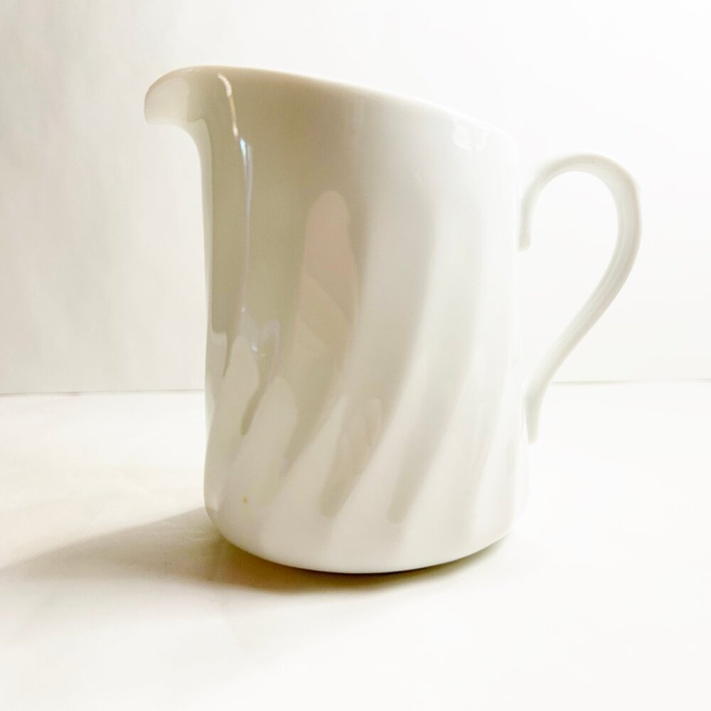 CORNING Creamer / Pitcher - White Swirl Decor - Enhancement